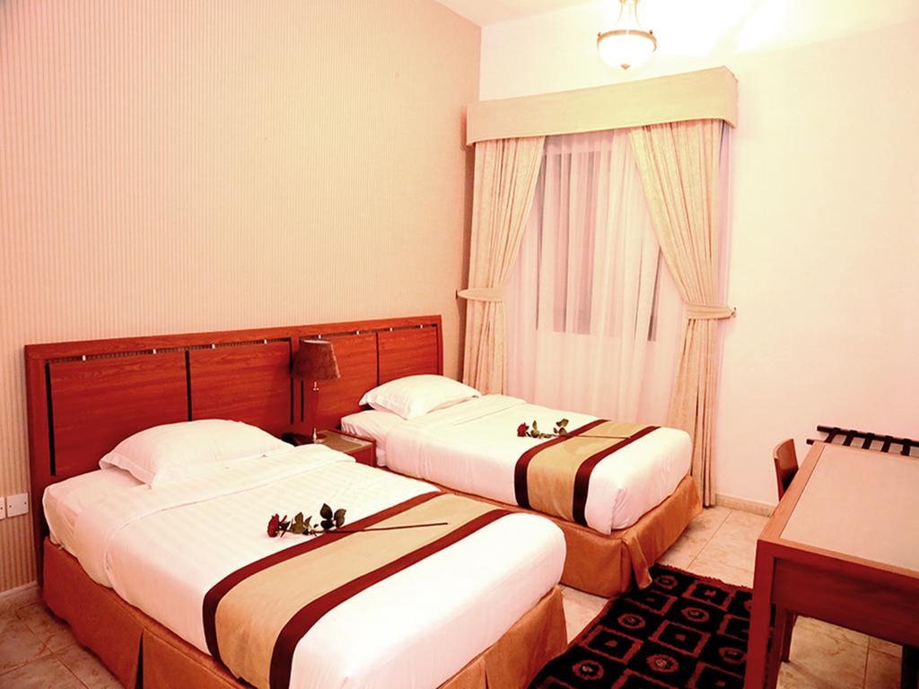 Arcadia Hotel Suites Sardzsa Szoba fotó